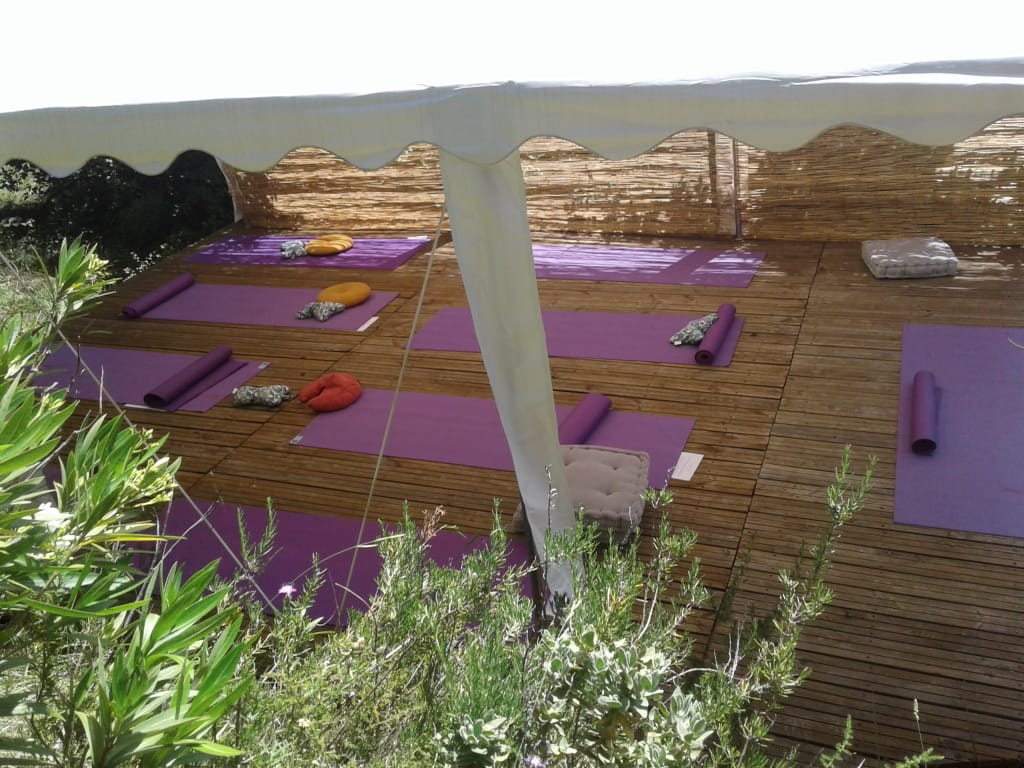 Plateforme de yoga extérieure